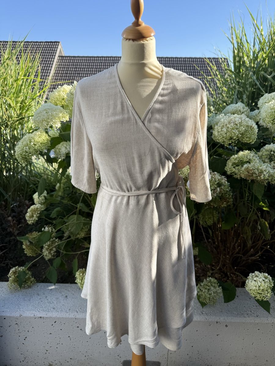 Weekday Vestiti: Wickelkleid, Weekday, Grösse S, neu – Nuovo e nell'imballaggio originale da Anglikon venduto da Haraldinho