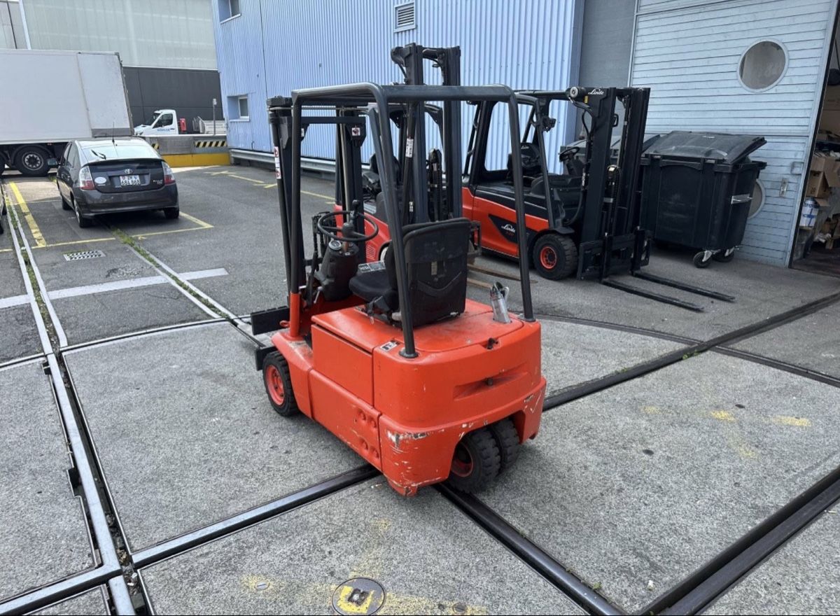 Linde Carrelli elevatori e a forche: Linde E15 Elektrostapler 1.5t inkl. Ladegerät – Usato da Windisch venduto da CharizArdi 1