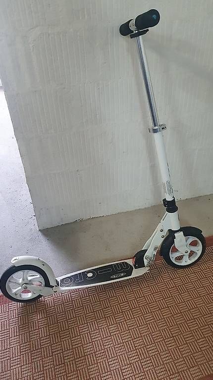 Kickboard: Trottinette Micro Classic – Usato da Coeuve venduto da pipely