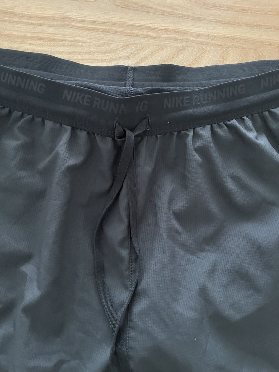 Nike Hosen: Nike Laufshorts dunkelgrau Grösse L – Gebraucht aus Basel von MarkenundKleidung 2