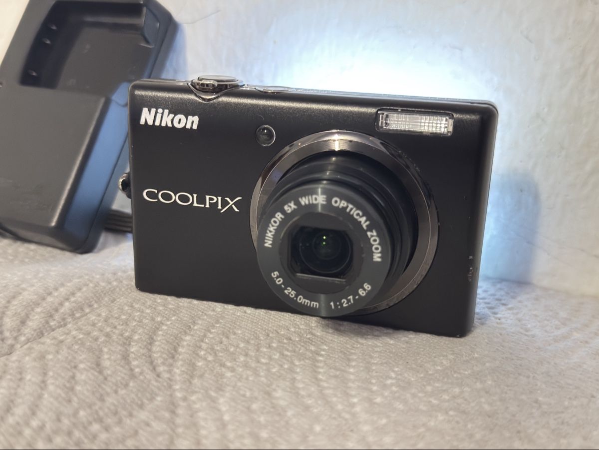 Nikon Fotocamera: Nikon Coolpix S570 Digital Kamera – Usato da Zürich venduto da beli_30 2