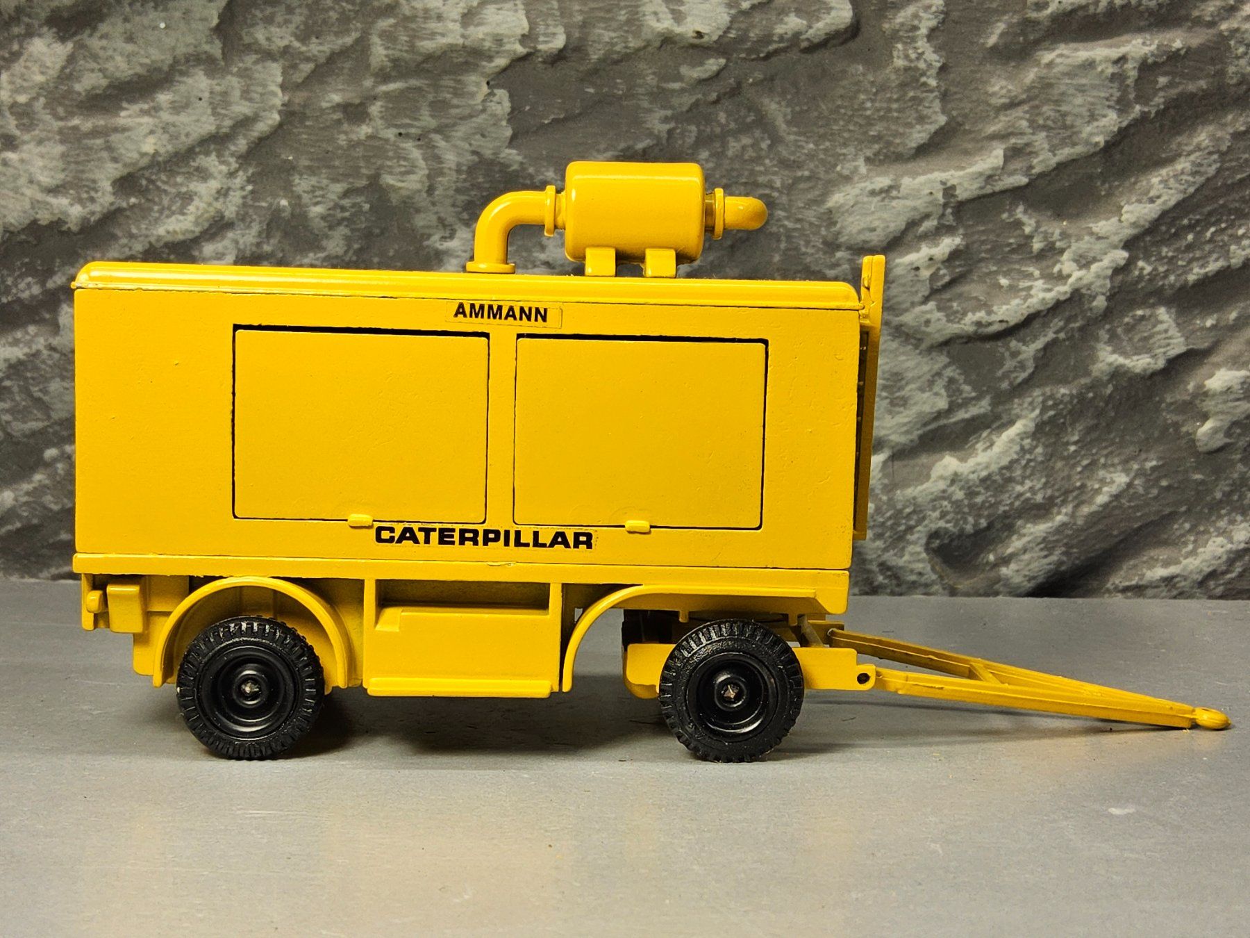 Caterpillar Kits de montage: Zeppelin Stromaggregat mit Caterpillar Motor Generator 1:50 – D'occasion à Rüti ZH par ModellArt 2