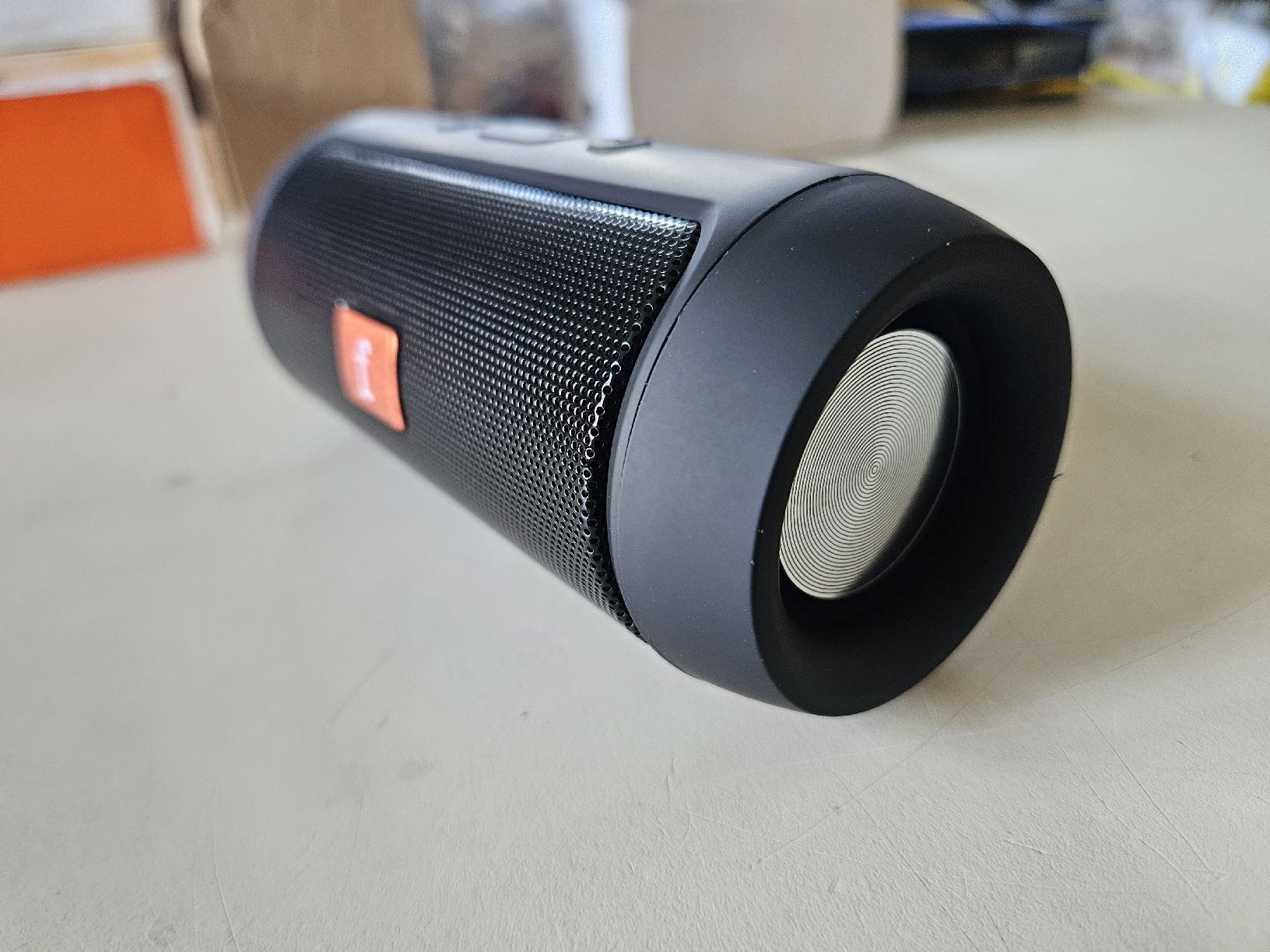 Casse acustiche: Neu tragbarer Bluetooth-Lautsprecher ! – Nuovo (secondo la descrizione) da Oberburg venduto da znas 2
