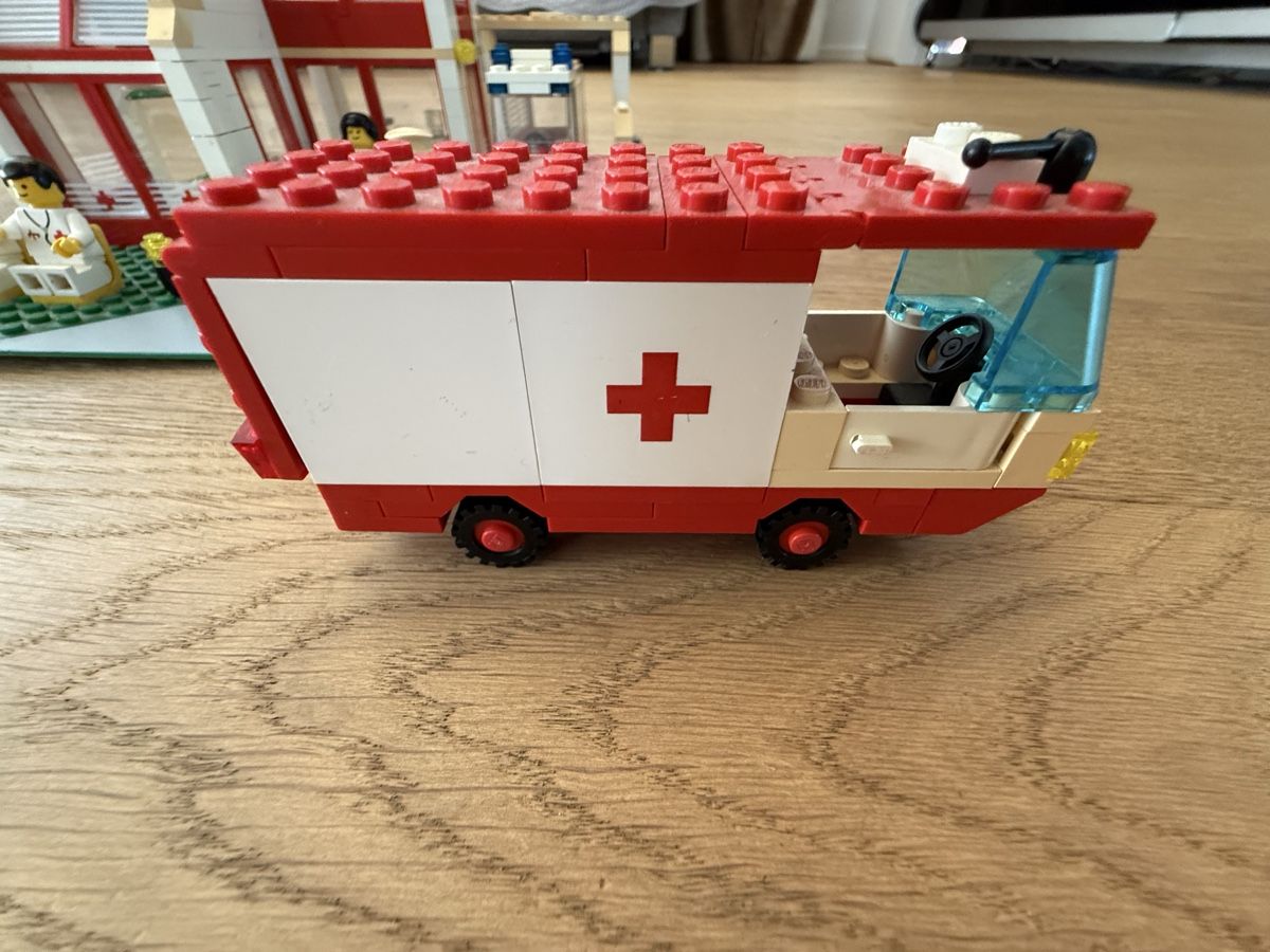 Lego Spielzeuge: Lego 6380 Krankenhaus – Gebraucht aus Altdorf UR von Sanna08 6
