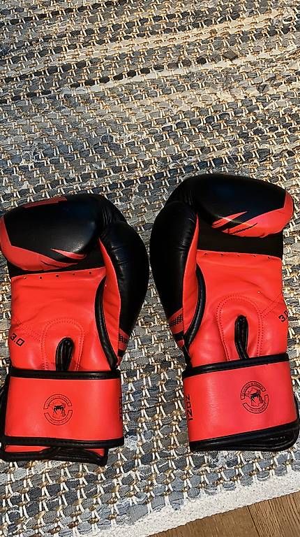 Gants & mitaines : Boxhandschuhe Venum  – D'occasion à Zug par Louis.H63 3