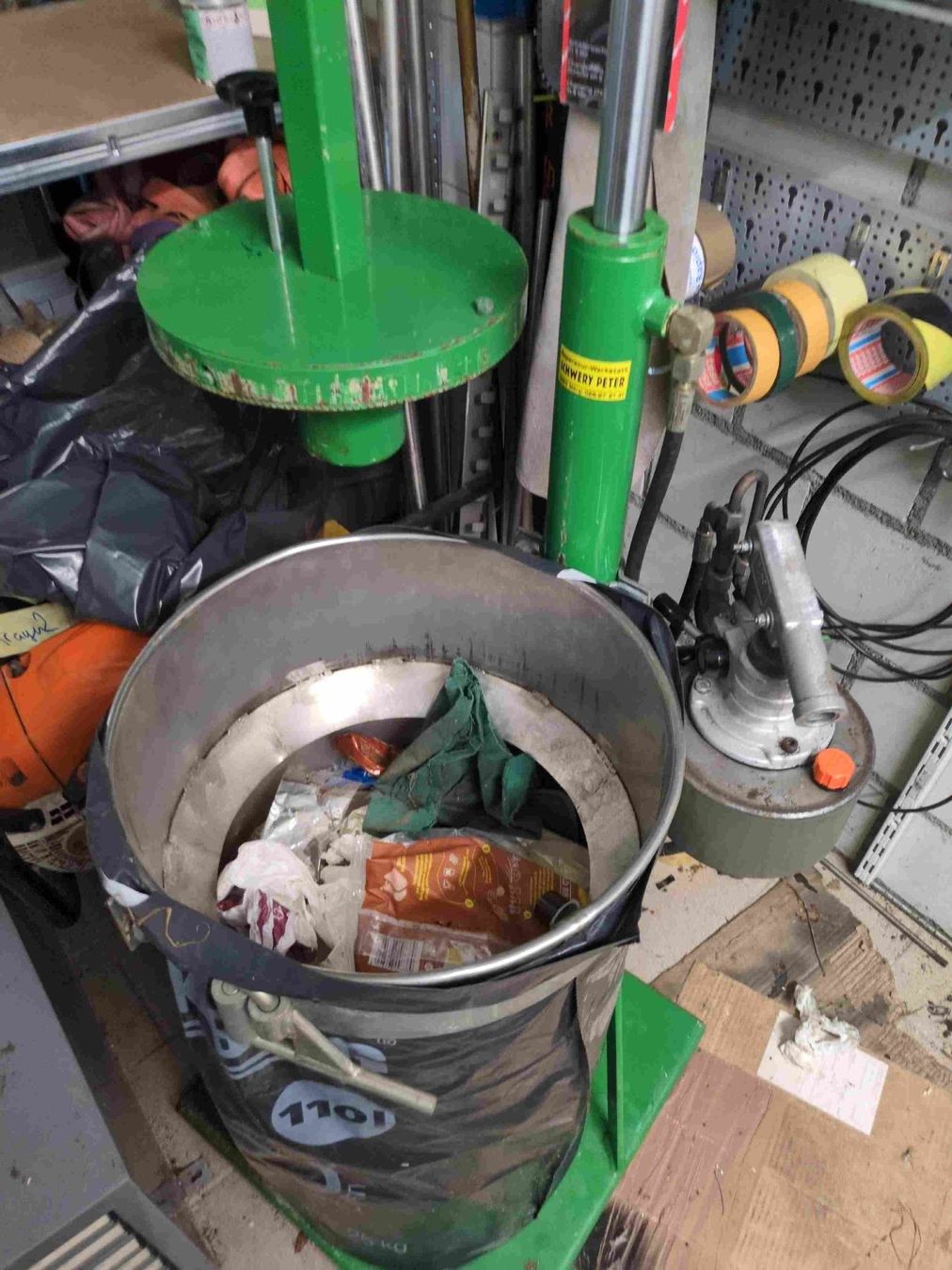Alle Maschinen: Hydraulische Abfallpresse – Gebraucht aus Greich von fleiger 3