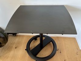 Ergonomischer Sitz-/Stehtisch mit Rollen, höhenverstellbar