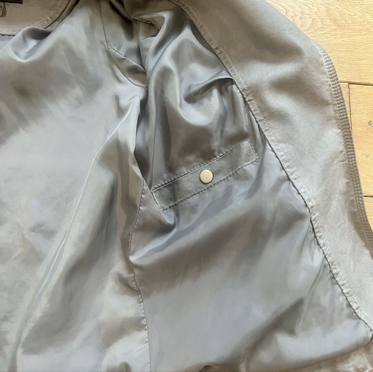 C&A Giacche: Schöne graue Jacke im Lederlook, Gr. 42 – Usato da Weiach venduto da Meine-kleine-Welt 5