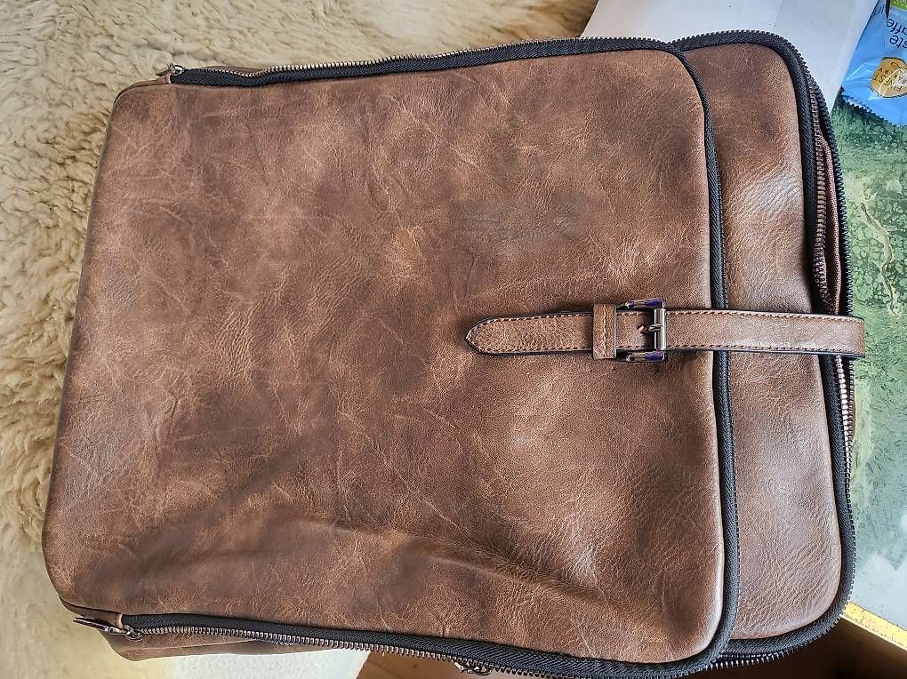 Zaini: Lederrucksack Ledertasche Laptop Neuware – Nuovo (secondo la descrizione) da Oberglatt ZH venduto da watchkurt 2