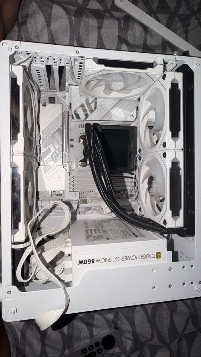 Gigabyte Schede madri: Mainboard B850M AORUS ELITE WIFI6E ICE – Usato da Zürich venduto da sky_7lcg 1
