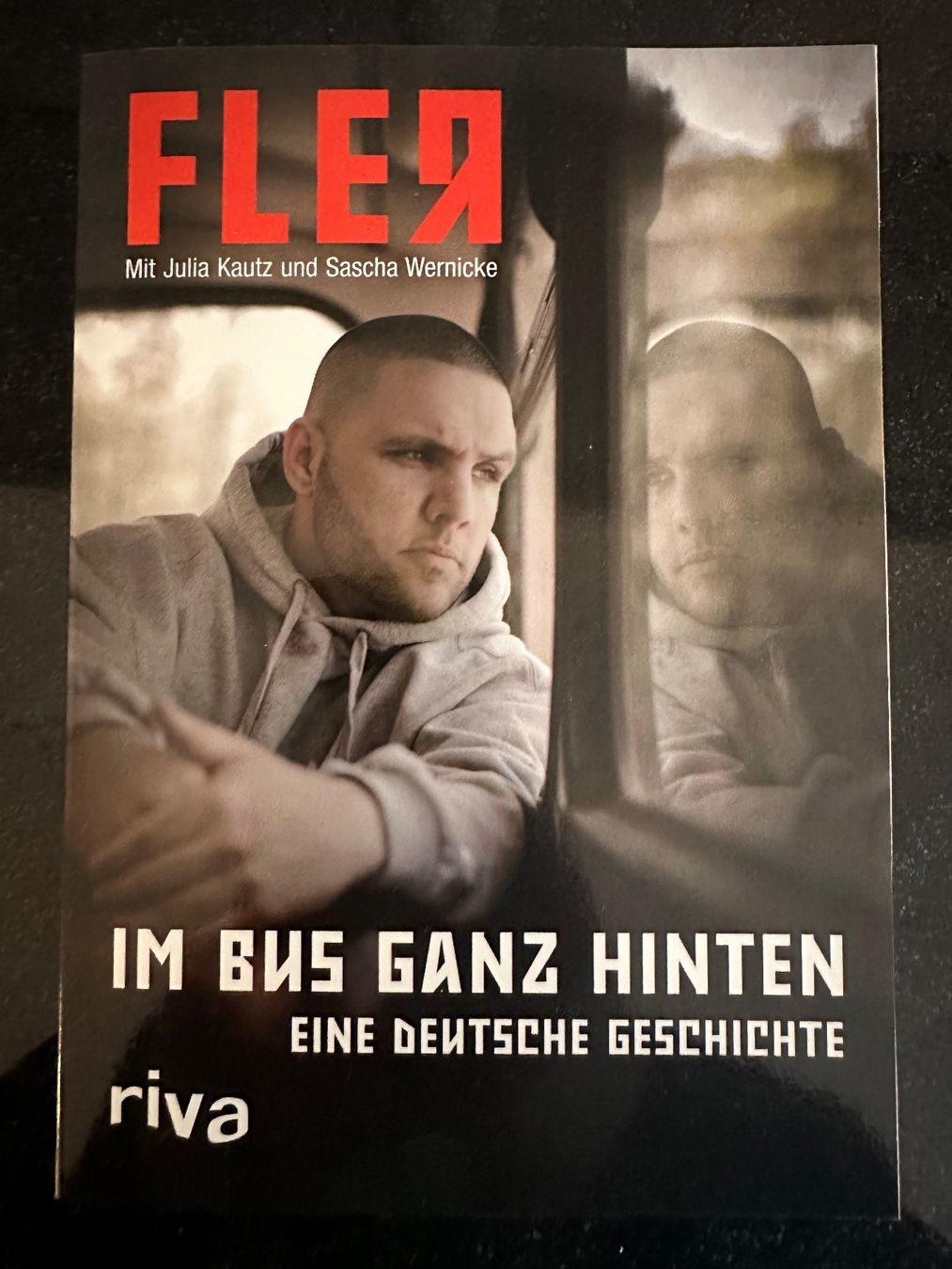 Libri: Fler - Im Bus ganz hinten – Nuovo (secondo la descrizione) da Küttigen venduto da traumalix98