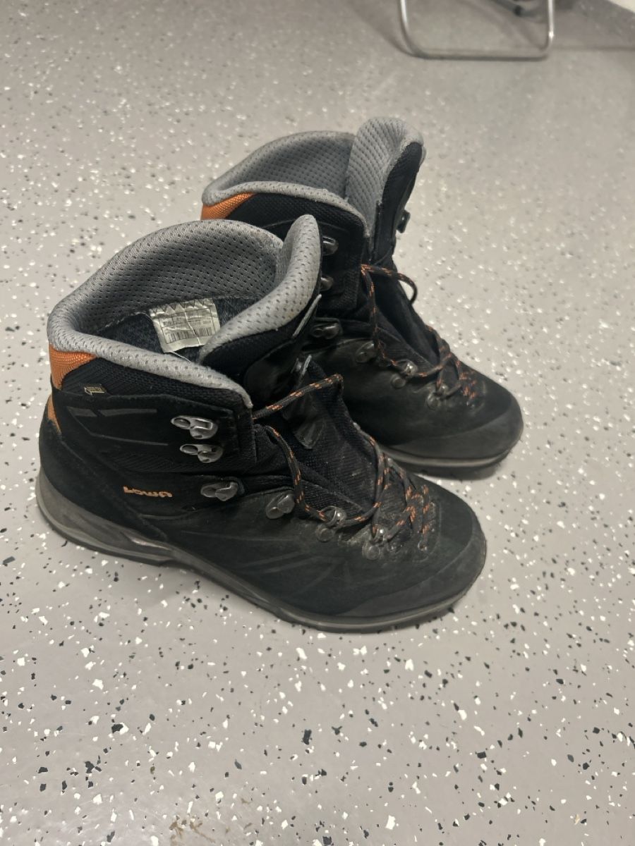 Scarpe da uomo: Wanderschuhe Lowa Gr. 7.5 – Usato da Sachseln venduto da Mbueffel