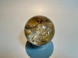 Sehr schöne Lodalith Kugel Bergkristall - 7cm, 400g