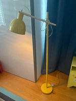 Stehleuchte gelb verstellbar Holz Metall Lampe