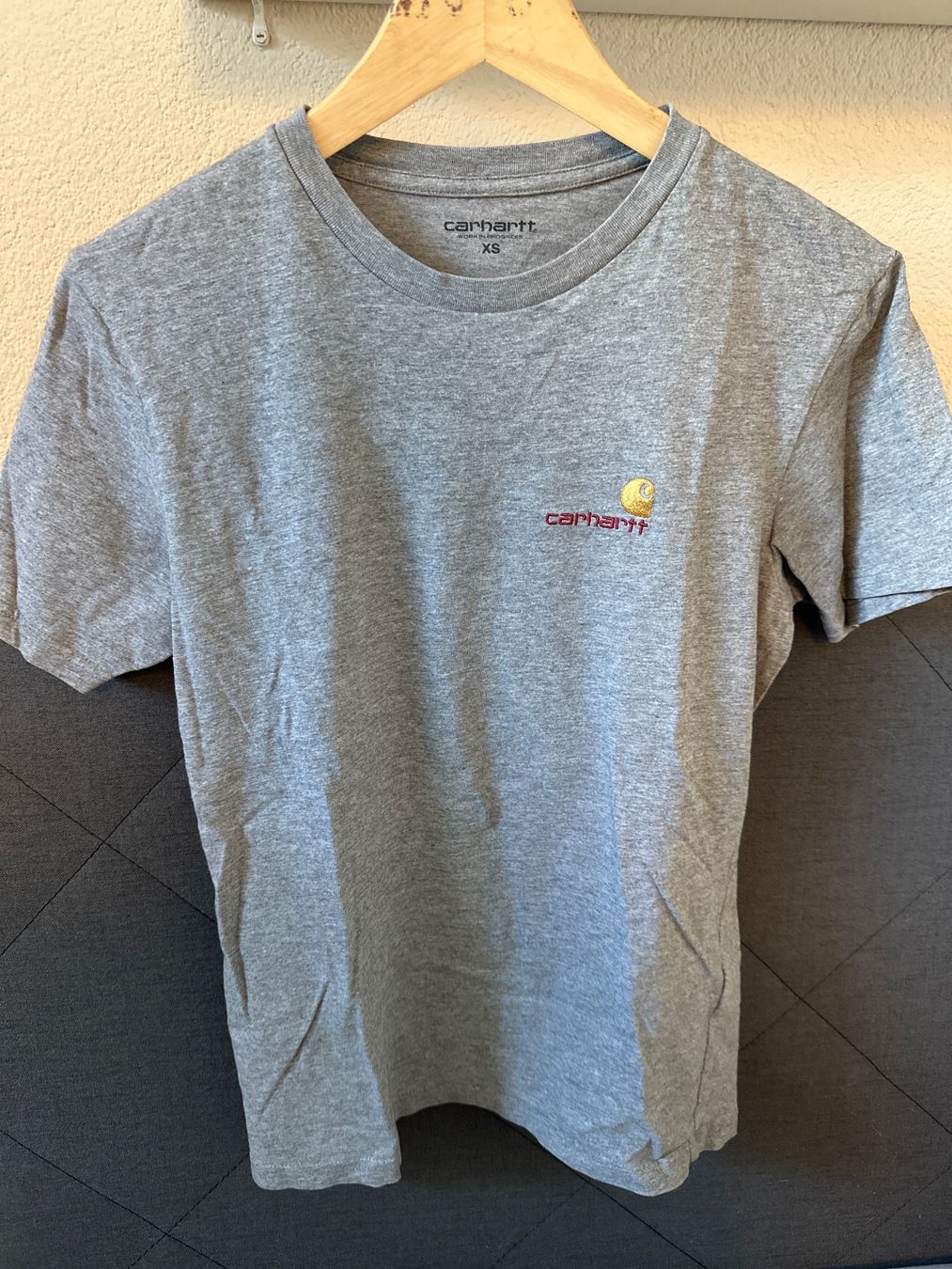 Carhartt T-Shirts: Carhartt T-Shirt XS grau – Gebraucht aus Biel-Benken BL von doefi26