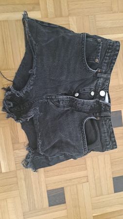 Jeansshorts Damen schwarz Grösse 38 mit Fransen guter Zus...