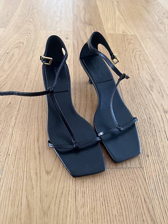 Scarpe da donna: Massimo Dutti sandals New 38 – Usato da Wallisellen venduto da Marij1986
