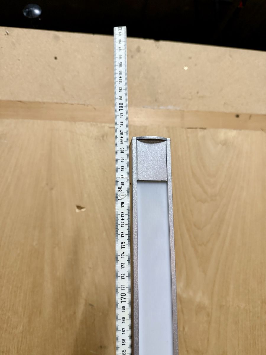 Lampen: Modern Design Floor Lamp, Silver Finish, Excellent Condition – Gebraucht aus Lausanne von vas_cdb2 8