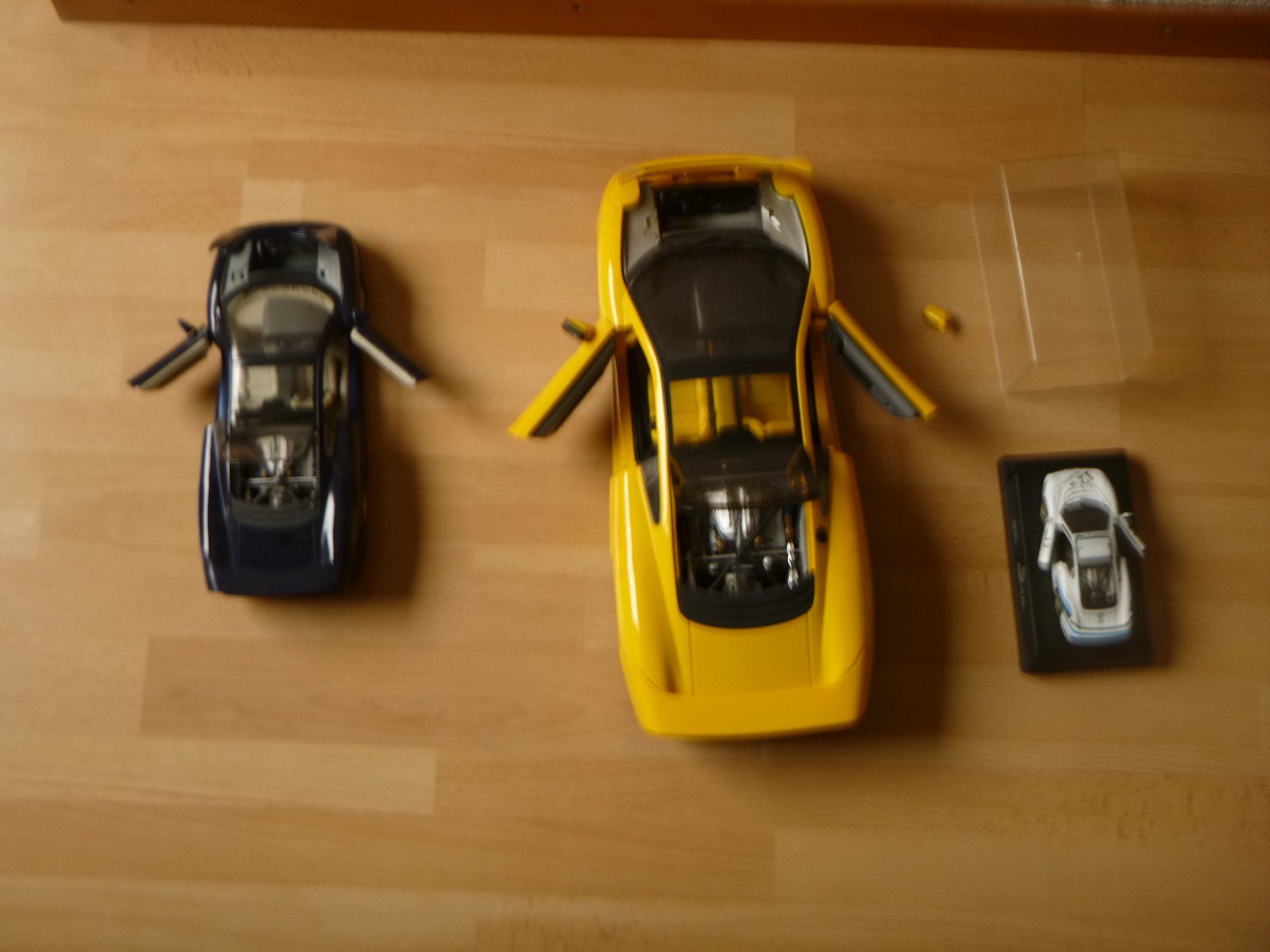 Jaguar Modellini d'auto: JAGUAR XJ220 - 1:12 / 1:18 / 1:43 – Difettoso da Chur venduto da oriori