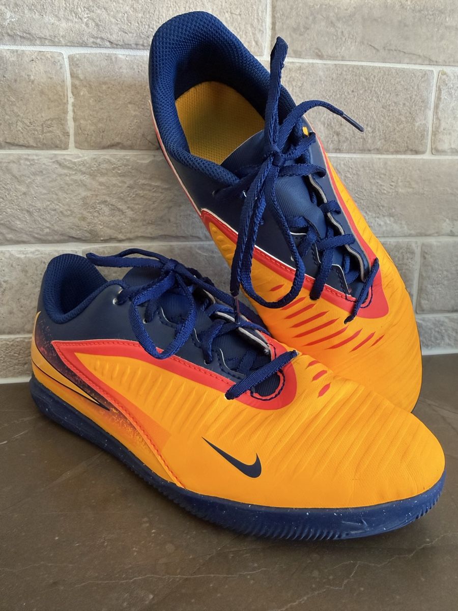 Nike Scarpe da uomo: Nike Phantom Grösse 36 – Usato da Goldswil venduto da Fisel