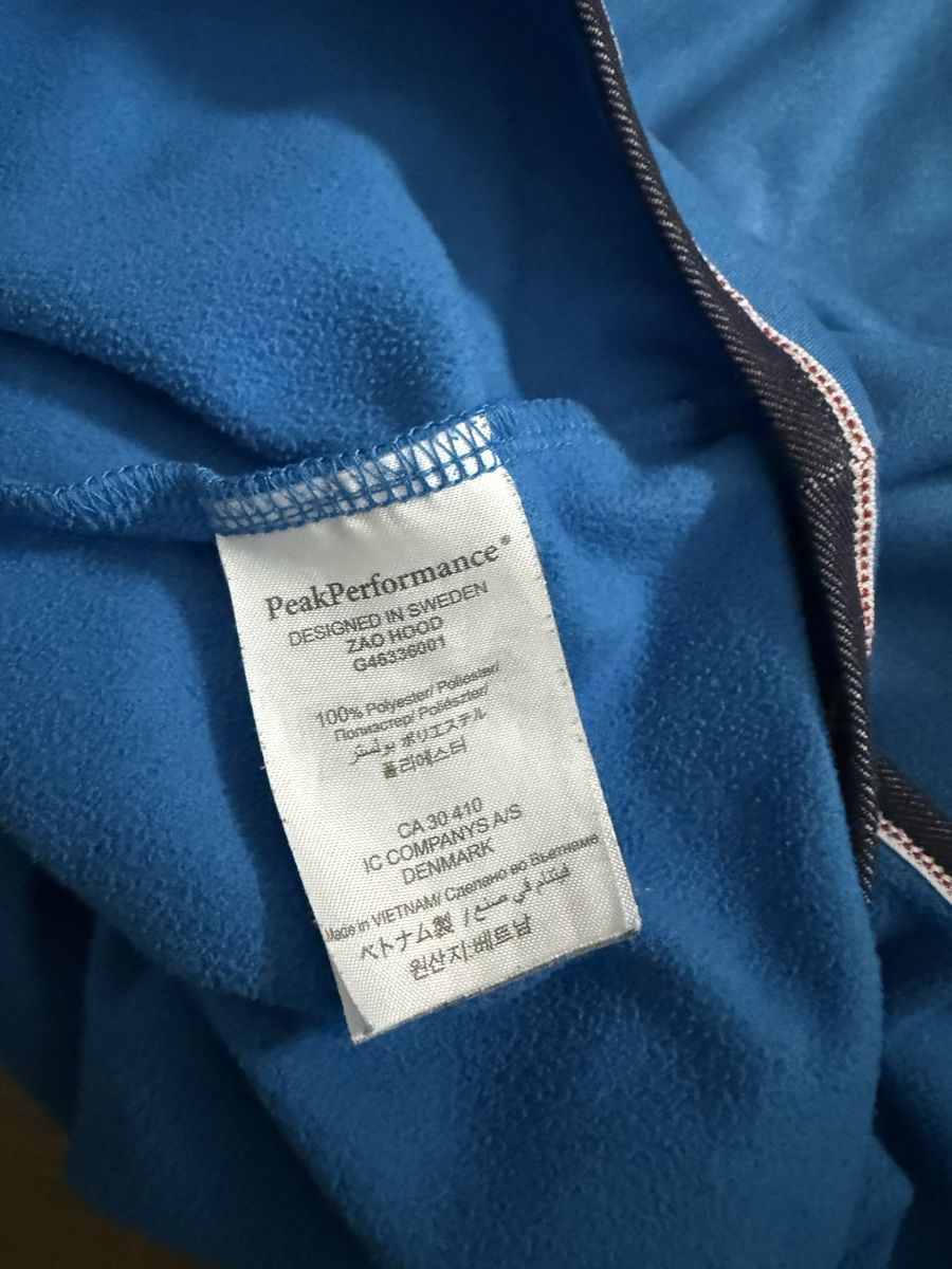 Peak Performance Pullover & Sweatshirts: Peak Performance Kapuzenpullover blau – Gebraucht aus Rubigen von Elmacino 2