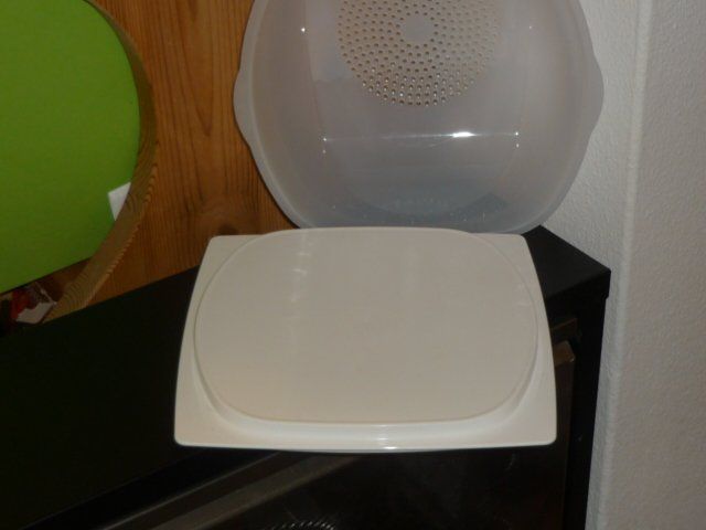 Tupperware Contenitori & Simili: TUPPERWARE  MINI H. 8,5 CM.  20X20 CM. – Usato da St.Gallen venduto da Anso 1