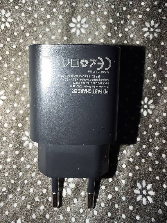 Chargements: 25W USB-C Fast Charger / Schnellladegerät – D'occasion à Zürich par meti1975 1