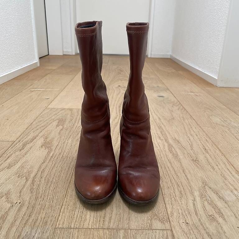 Apc Scarpe da donna: Lederstiefel von a.p.c. Grösse 36 – Usato da Aarburg venduto da Qin3ze 1