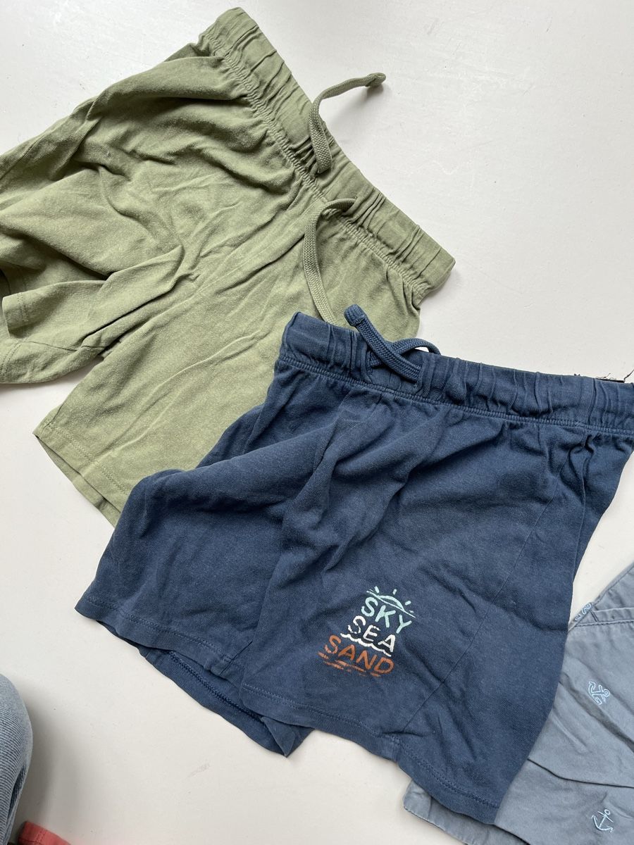 Pantaloni: Boys' Shorts Bundle - size 110 – Usato da Zürich venduto da Agave_Sue 2