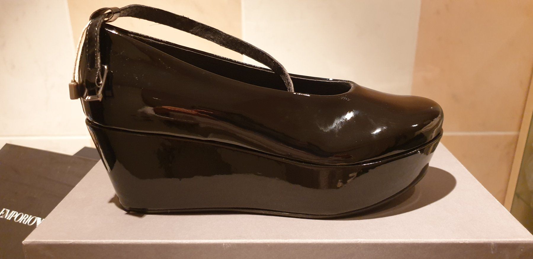 Scarpe da donna: Lackschuhe mit Plateau & Fesselriemen NEU, Gr. 37 – Nuovo e nell'imballaggio originale da Wettswil venduto da the_jr6l 1