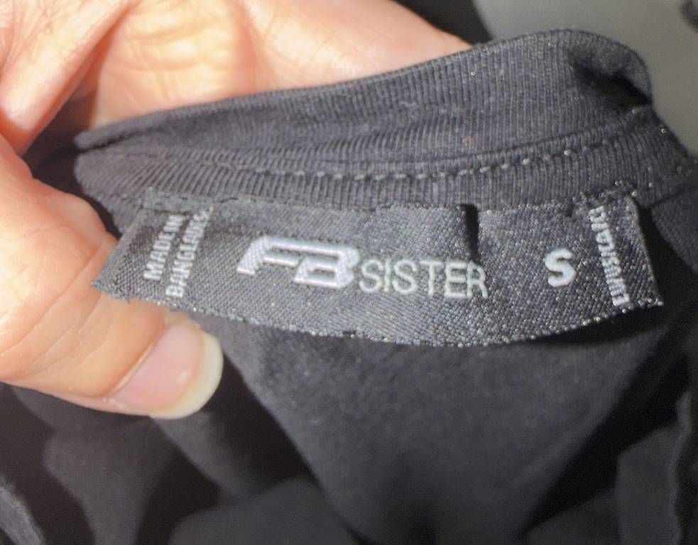 Maglioni & Felpe: LANGARM-SHIRT SCHWARZ – Usato da Affeltrangen venduto da janaleiin 2