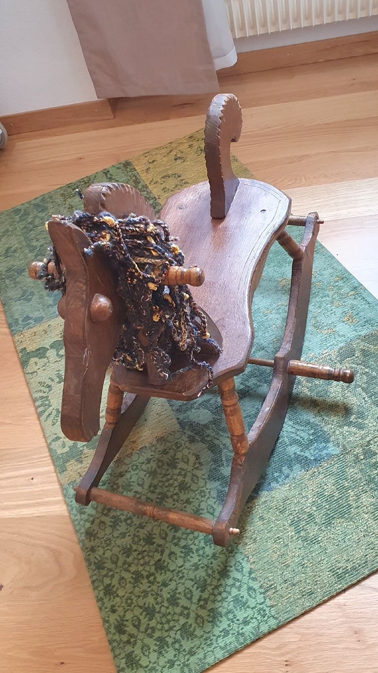 Jouets: antikes Schaukelpferd Holz braun  – D'occasion à Gossau SG par ush_db7j 2