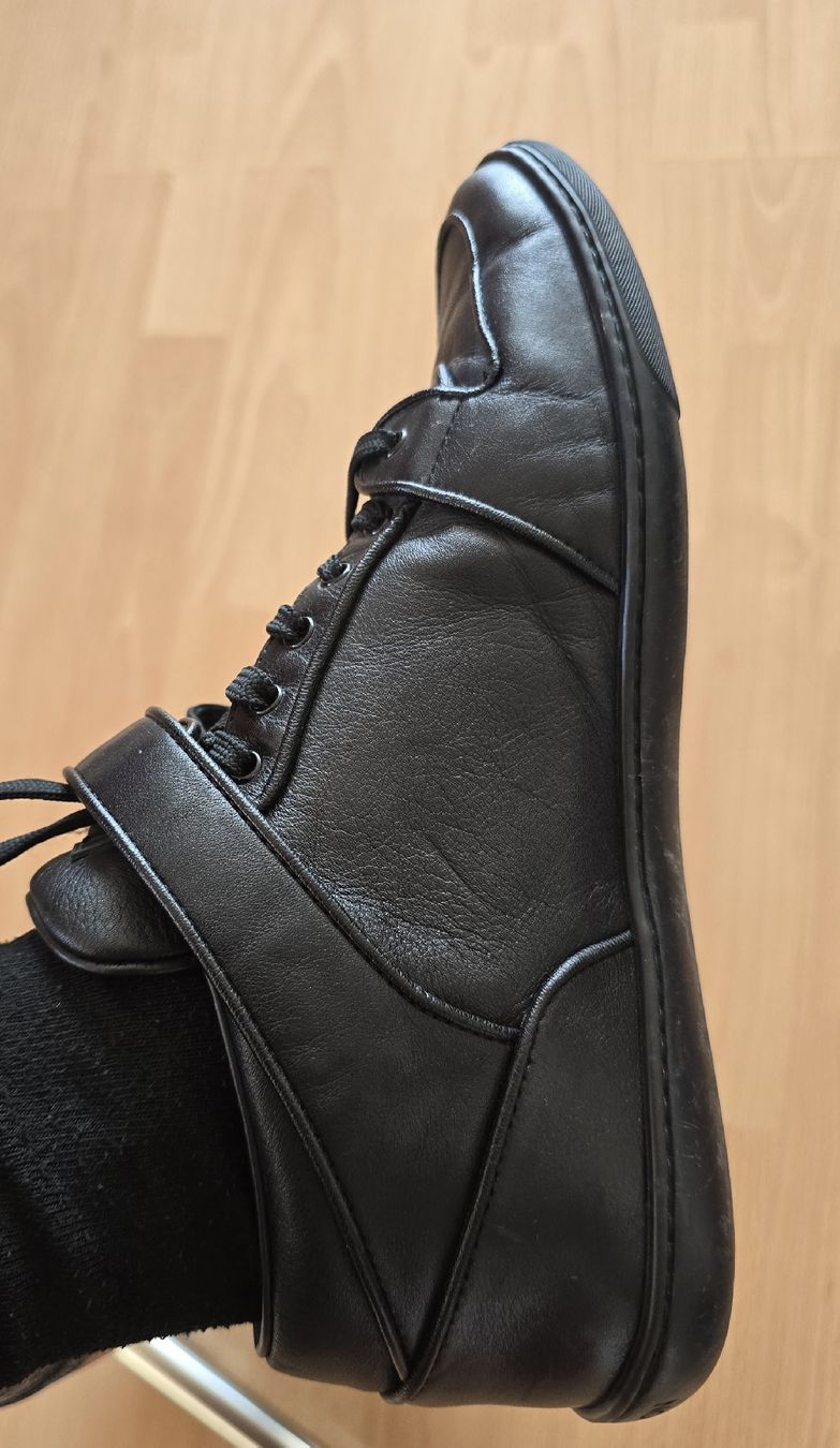 Louis Vuitton Scarpe da uomo: Louis Vuitton Sneaker Hightop Leder schwarz Gr.38 – Usato da Biberist venduto da Giveme 2