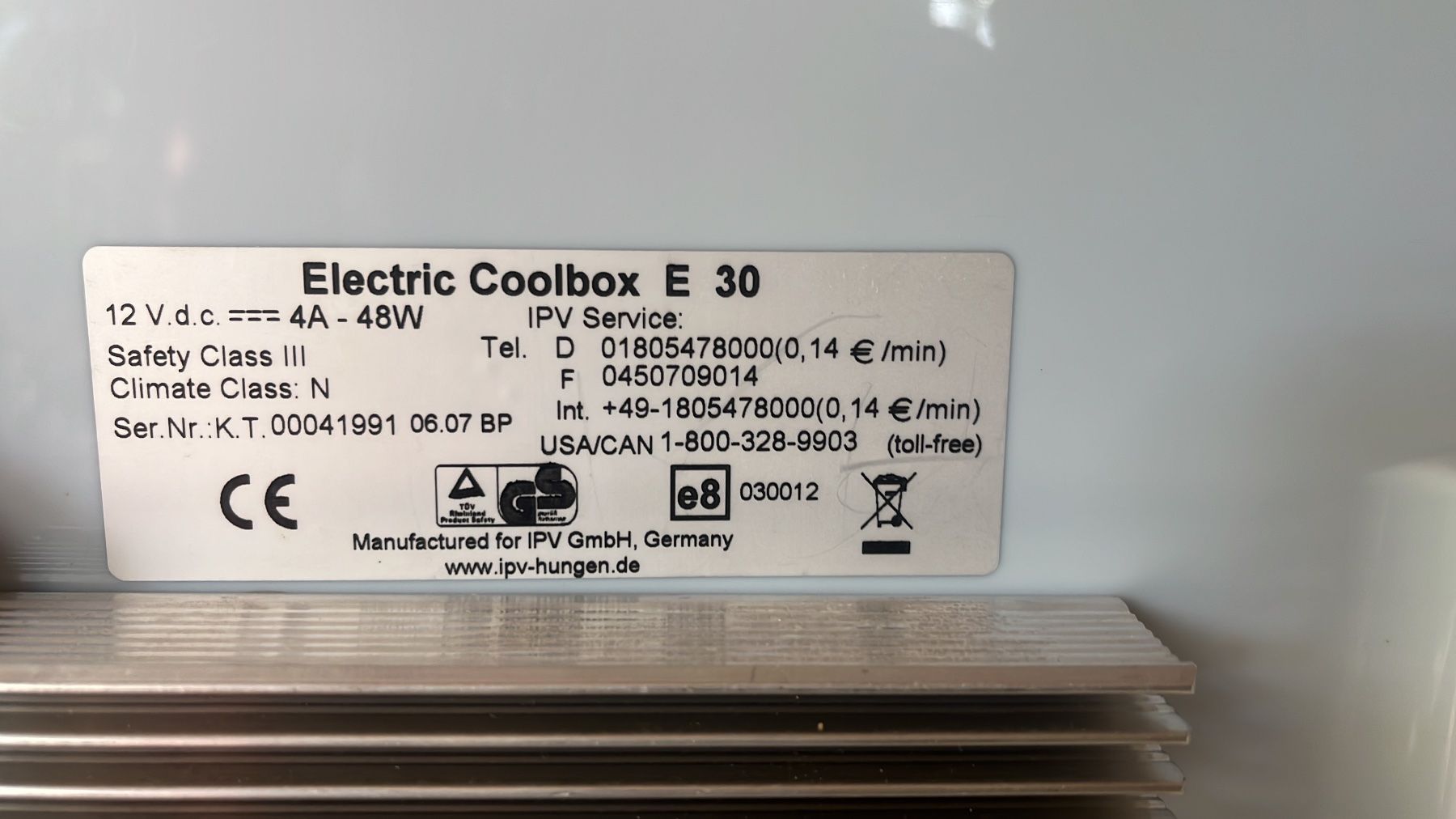 Frigoriferi & Refrigeratori: 12 V-Coolbox inkl. 230V/12V-Konverter – Usato da Wilderswil venduto da ROPO3812 2