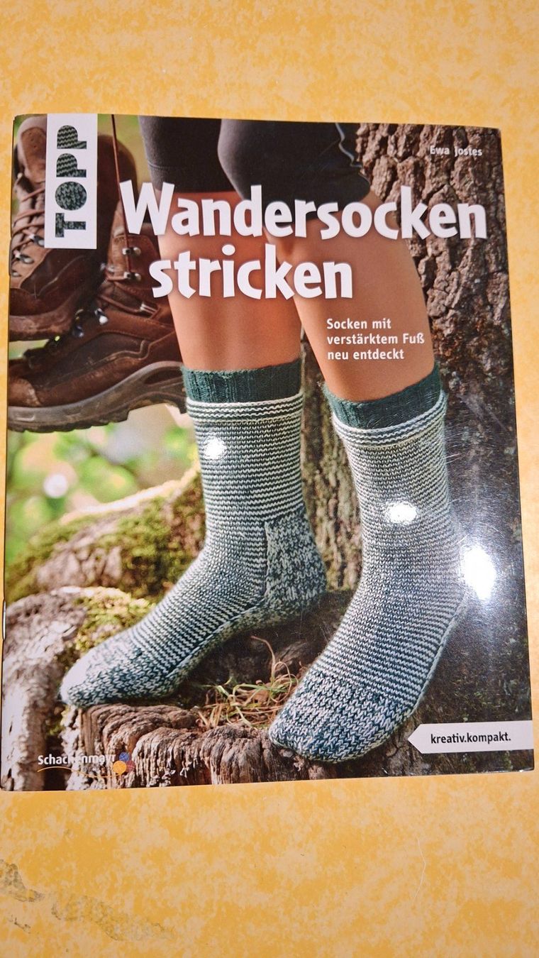 Zeitschriften & Magazine: Heft Wandersocken stricken – Gebraucht aus Bretzwil von eri_2gck