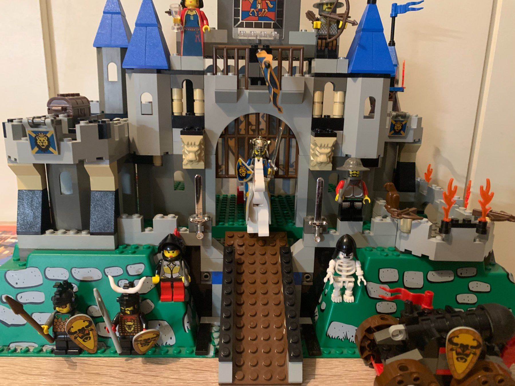 Lego Kit di costruzioni: LEGO Ritter 6098 King Leo's Castle – Usato da Basel venduto da Don-Angel 4