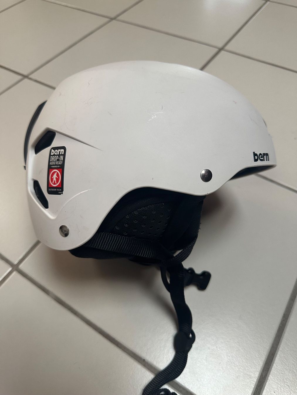 Dope Caschi: White Dope Ski Snowboard Helmet - Medium Unisex Adjustable – Usato da St. Gallen venduto da S_rnw2 1