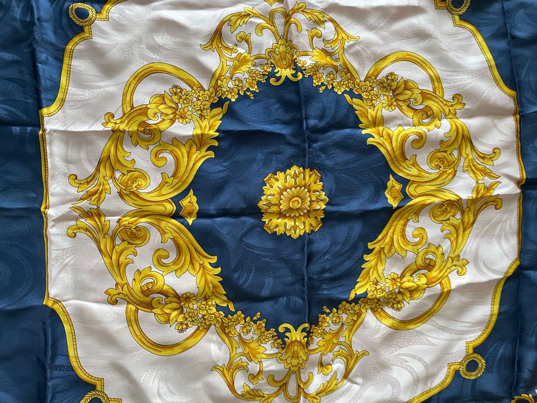 Foulard & Sciarpe: Sressnig Wien Seidentuch – Usato da Hünenberg See venduto da DND5 1