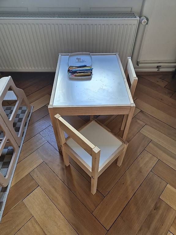 Stühle: Maltisch Kleinkinder  + 2 Stühle – Gebraucht aus Basel von jul_hr8h 1