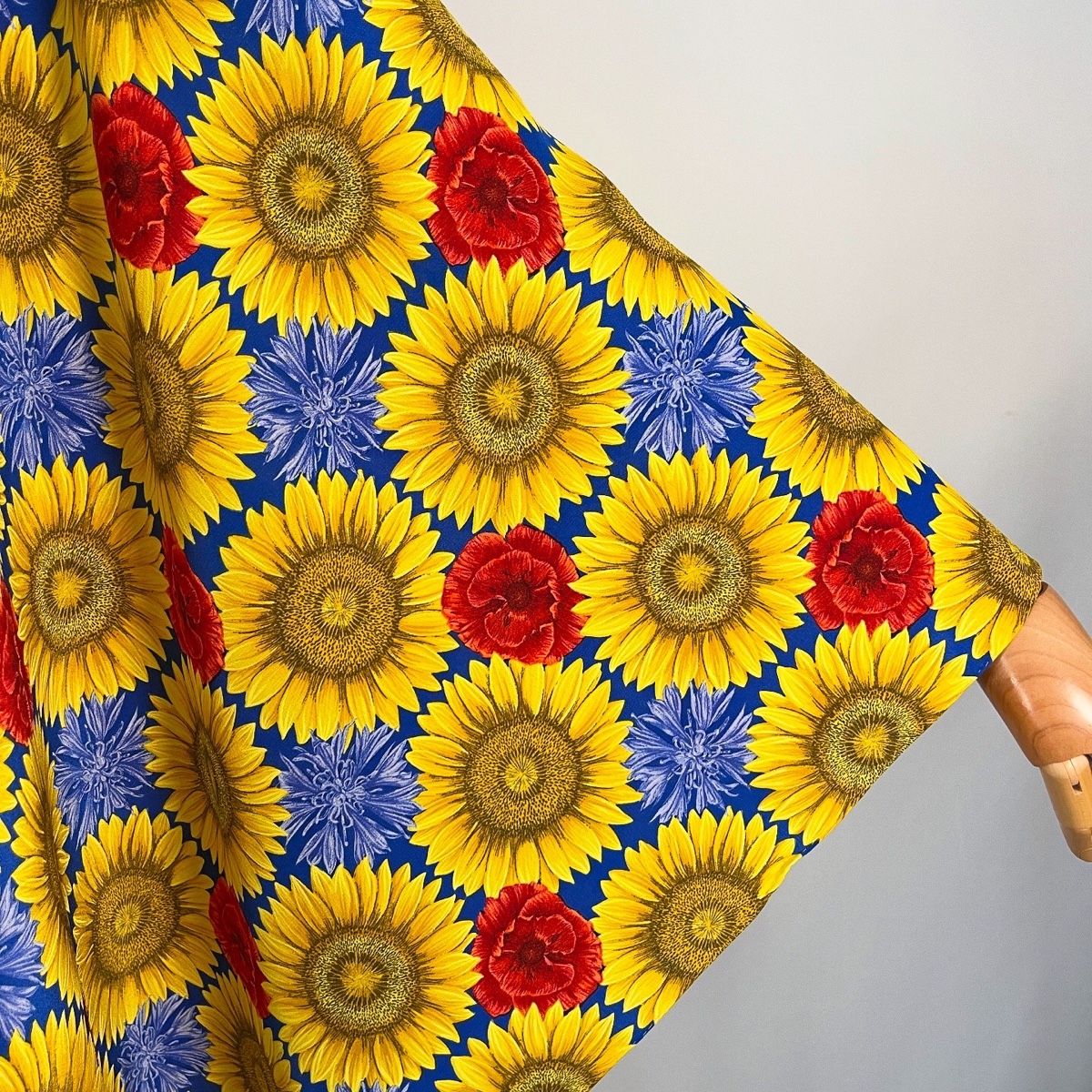 Fabric Frontline Foulard & Sciarpe: FABRIC FRONTLINE Silk Scarf – Nuovo (secondo la descrizione) da Freienbach venduto da Avviivva_Shop 2