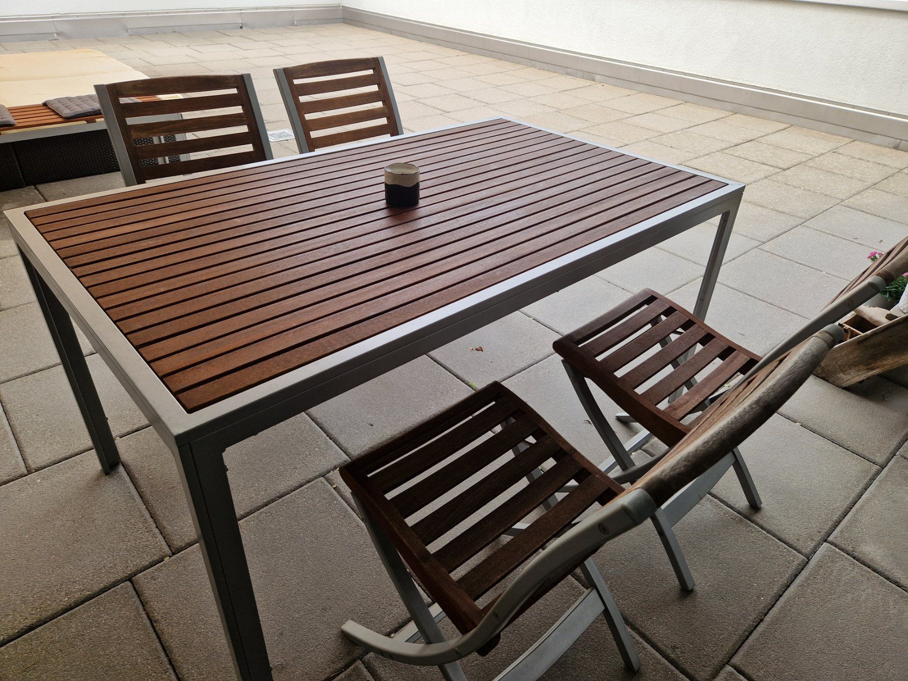 Set di tavolo e panche: Gartentisch Set mit 4 Stühlen – Usato da Wettingen venduto da kruemi
