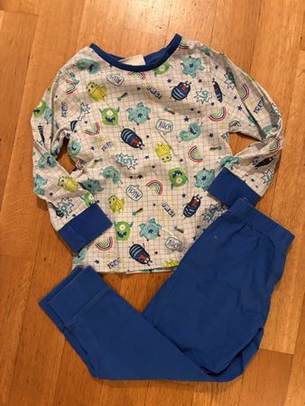 Schönes Pyjama Gr. 104