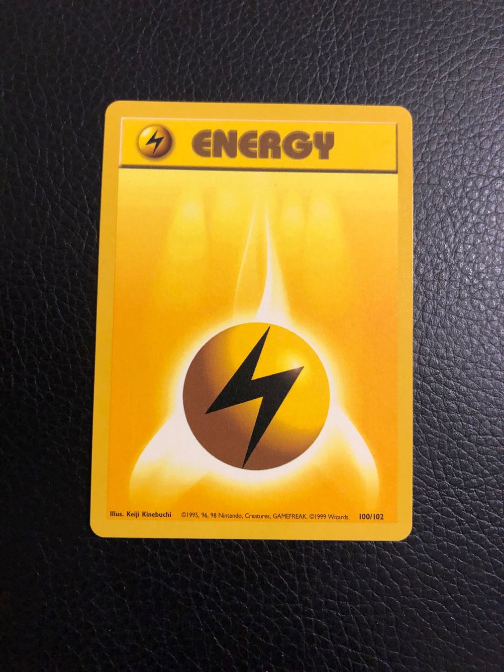 Pokémon Carte collezionabili: Base Set Lightning Energy 100/102 Ab 1 – Usato da Paradiso venduto da Pkmn10