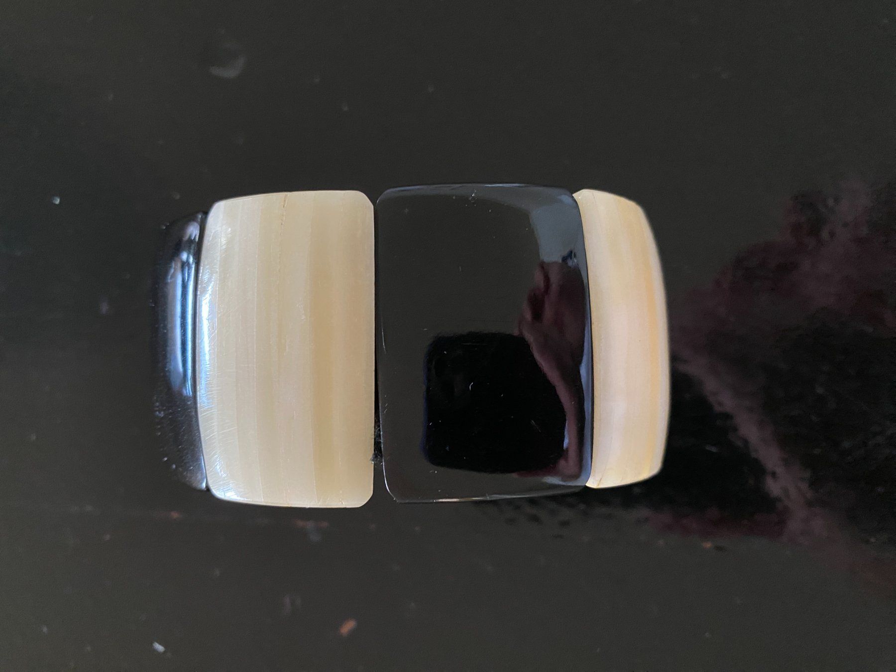 Bracelets: STATEMENTohrringe & Armreif: Echt Horn, leicht & elegant – D'occasion à Gunten par divertimenti 1