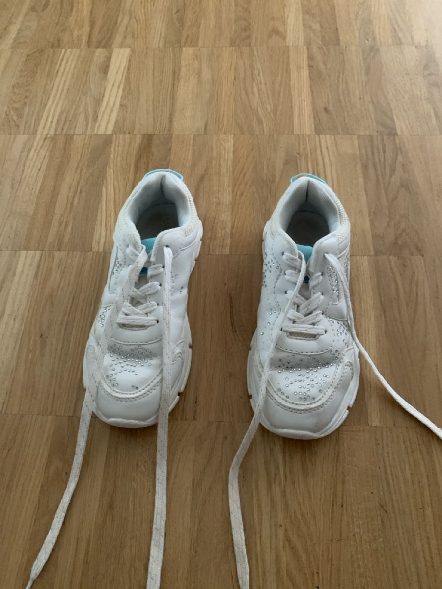Scarpe per ragazze: Weisse Turnschuhe, Grösse 31 – Usato da Sissach venduto da Hippo200