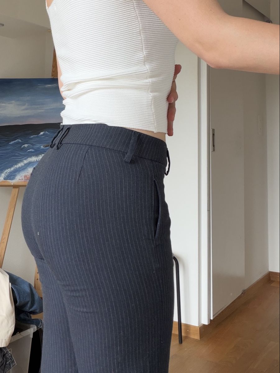 Pantalons: Anzughose Nadelstreifen Grösse S neuwertig – D'occasion à Aesch par fiona.sophie 1