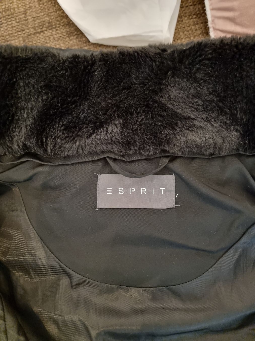 Esprit Giacche: Esprit Steppjacke Winterjacke Gr.34 schwarz – Usato da Veltheim AG venduto da gave04 2