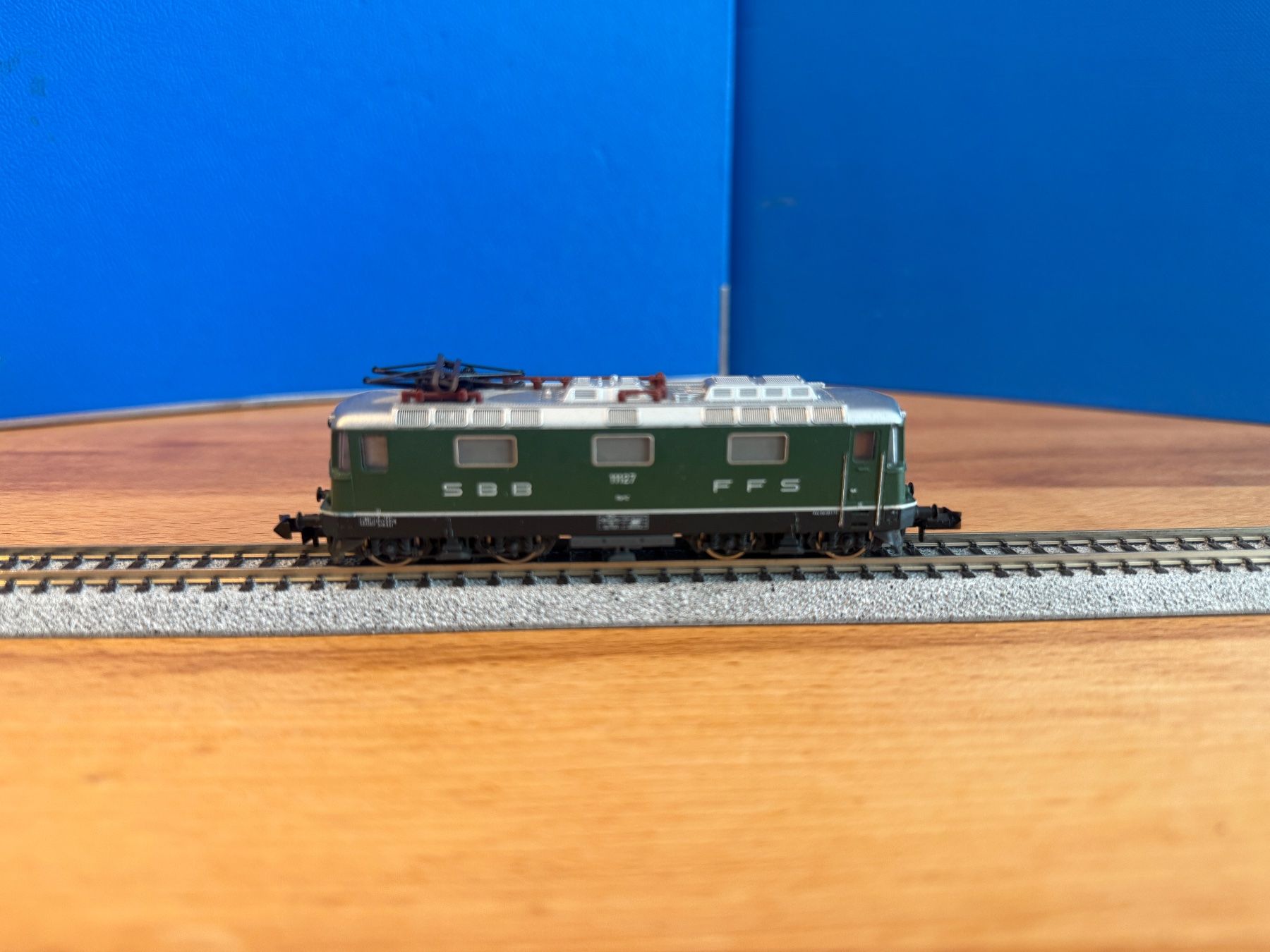SBB/CFF/FFS Modelleisenbahnen: Minitrix Re 4/4 I in Grün – Gebraucht aus Diemtigen von Mpsj4 1