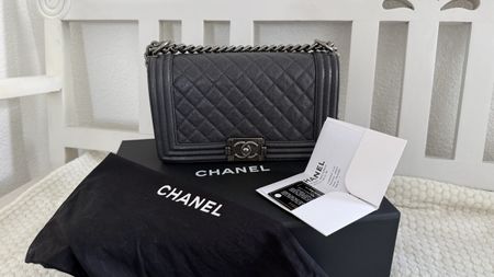 CHANEL Old Boy Medium Anthrazit Caviar RHW