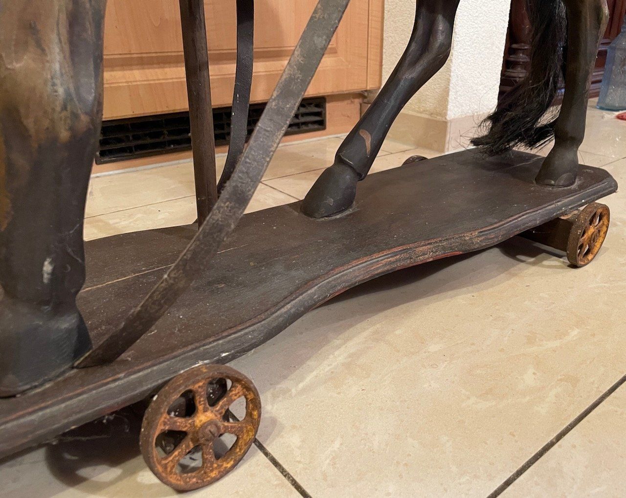 Statuette: Vintage Holzpferd auf Eisenräder – Usato da Kleinlützel venduto da Schatzkiste_Laufen 3